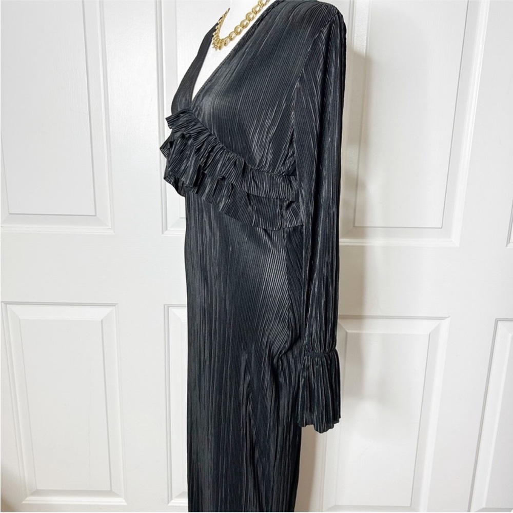 Boohoo PLISSE LONG SLEEVE RUFFLE DETAIL MAXI DRESS - Picture 3 of 4